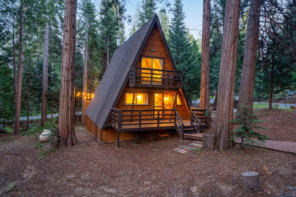 Pine Haus-Remodeled Family A-Frame House in Shaver Lake