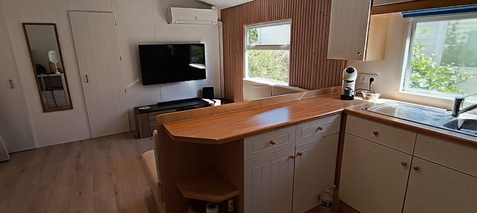 TV and multimedia, microwave, kitchen