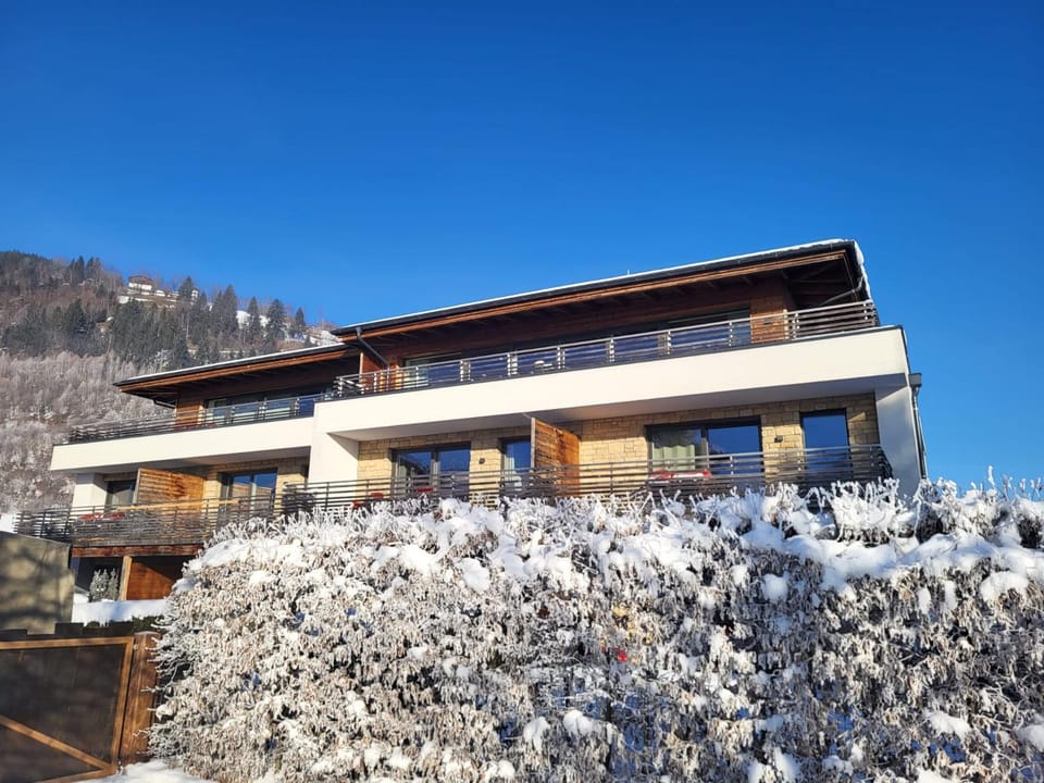Property building, Day, Winter