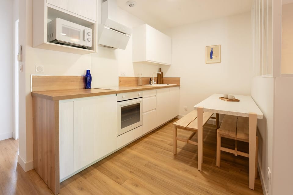 Dining area, dishwasher, oven, stove