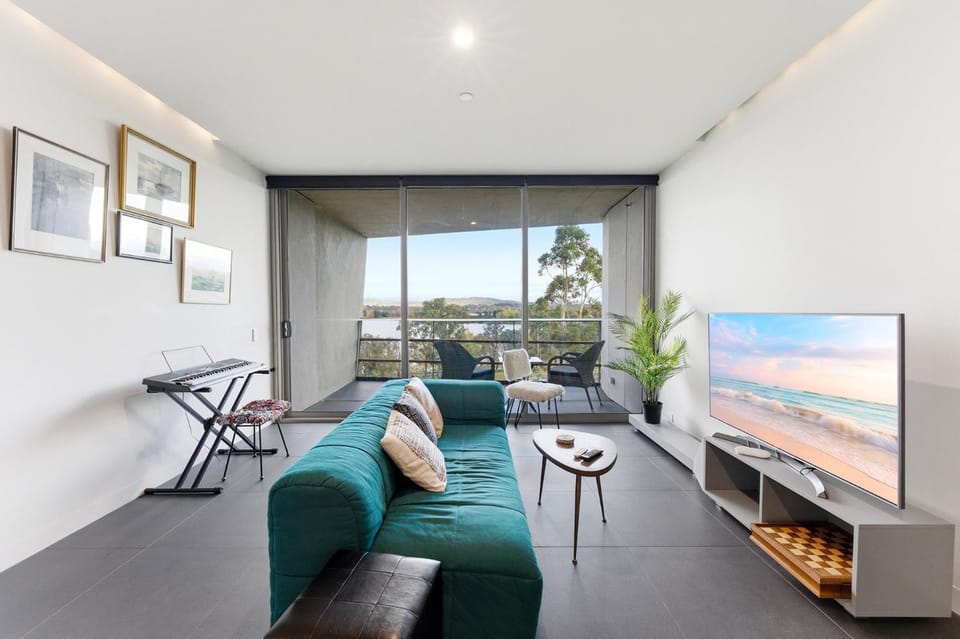 Lake View 1-Bed Apartment Canberra Centre Apartment in Canberra