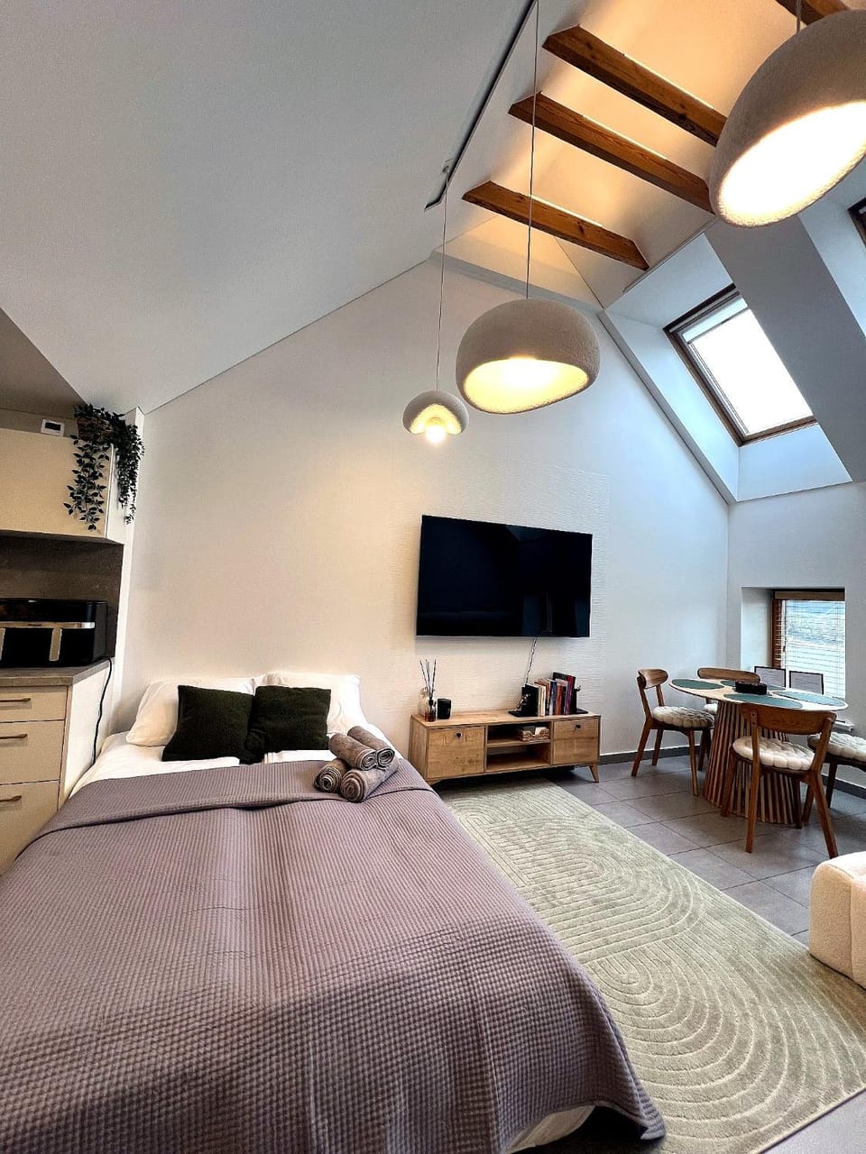 Communal lounge/ TV room, Bed, TV and multimedia