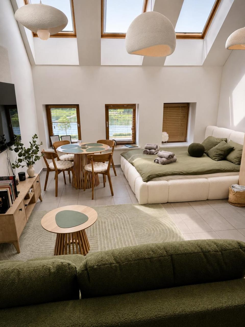Living room, Seating area, Dining area