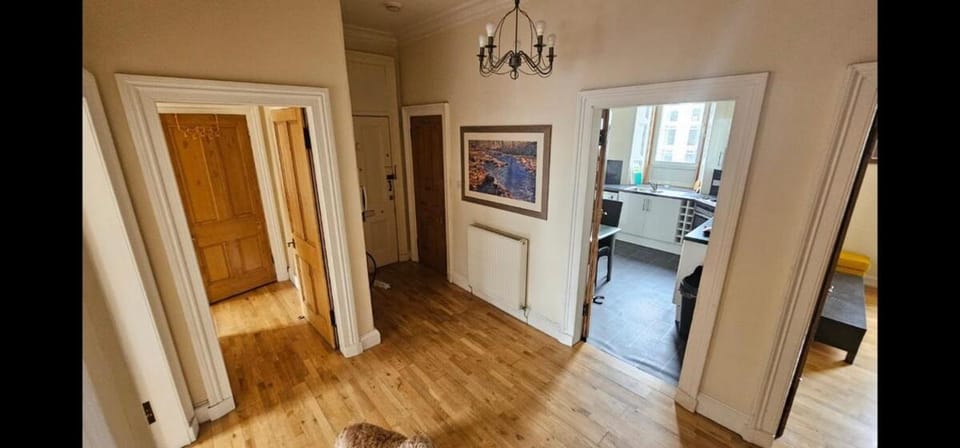 City Centre Sleeps 8 Walking Distance to Castle Apartment in Edinburgh
