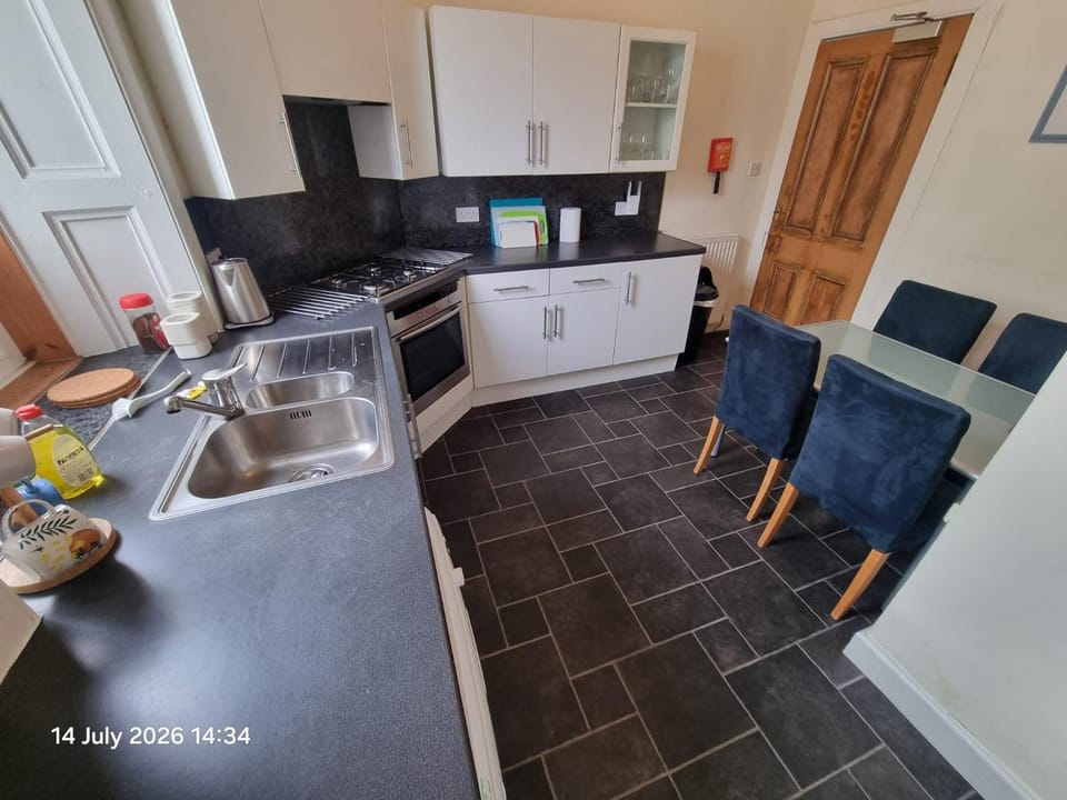 City Centre Sleeps 8 Close to Castle DEDICATED FREE PARKING Apartment in Edinburgh