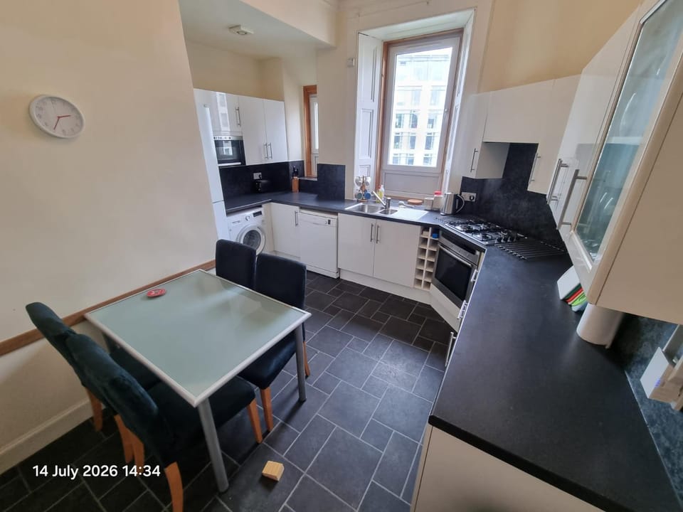 City Centre Sleeps 8 Close to Castle DEDICATED FREE PARKING Apartment in Edinburgh