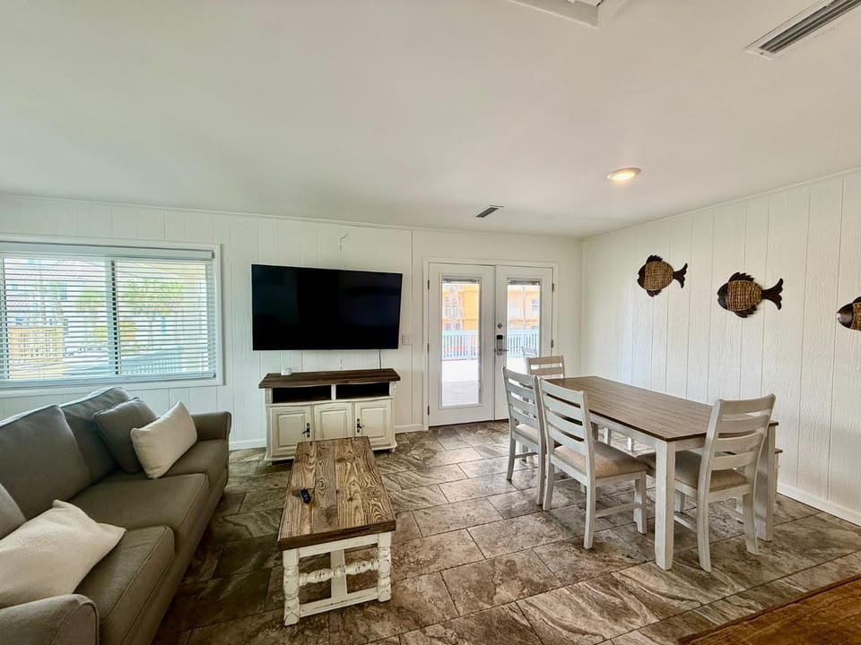 Spyglass Beach House House in Lower Grand Lagoon