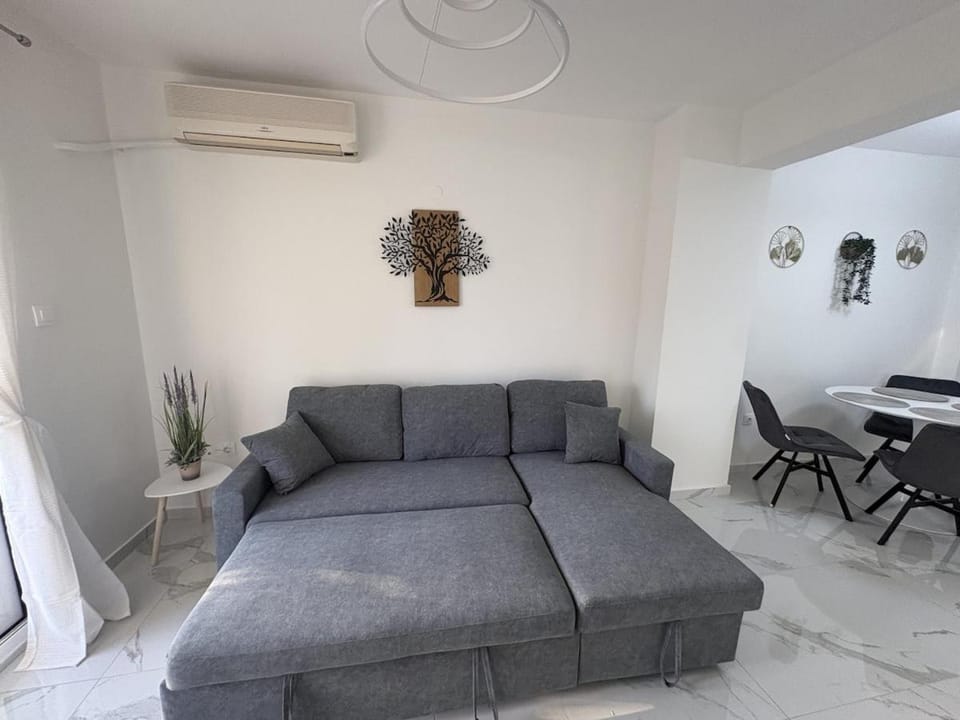 Ellenas Sea Side Luxury Seafront Stay Apartment in Thessaloniki
