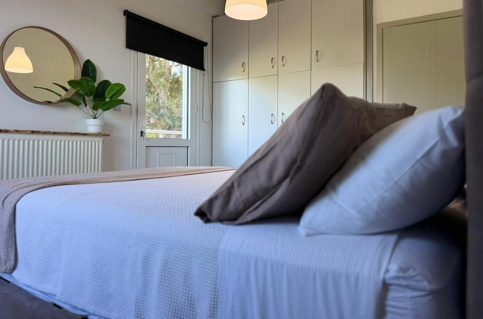 Bed, Photo of the whole room, Bedroom, Sea view, air conditioner