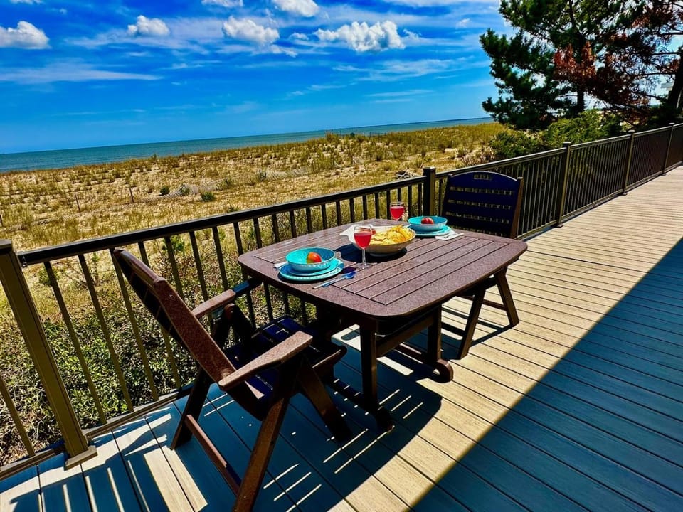 Beachwalk: ON BEACH. Pet-Friendly. Linens Incl. House in Broadkill Beach