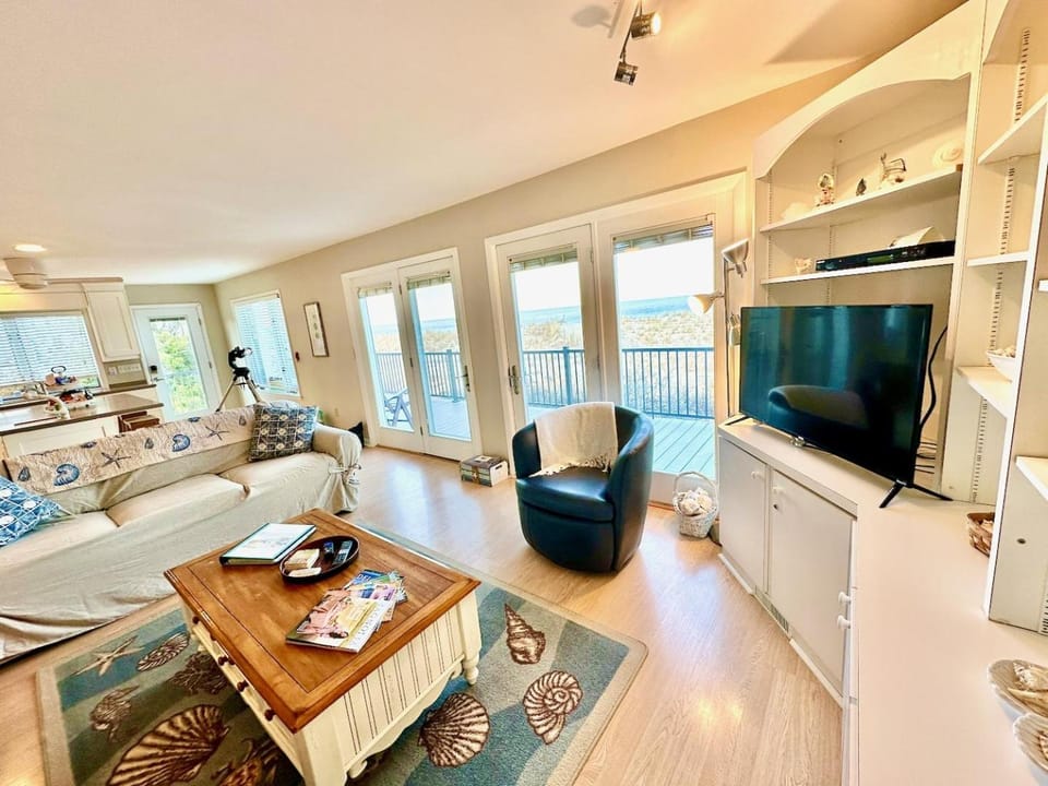 Beachwalk: ON BEACH. Pet-Friendly. Linens Incl. House in Broadkill Beach