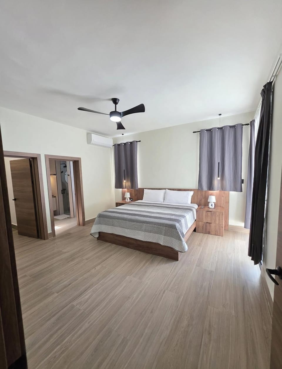 TV and multimedia, Living room, Dining area, Pool view