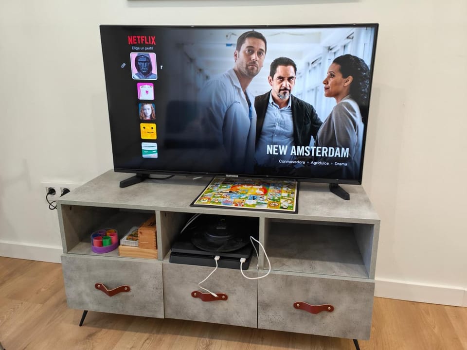 RUA NOVA APARTMENT, BAJO con JARDIN, NETFLIX y PS4, 2 DORMITORIOS Apartment in Santiago de Compostela