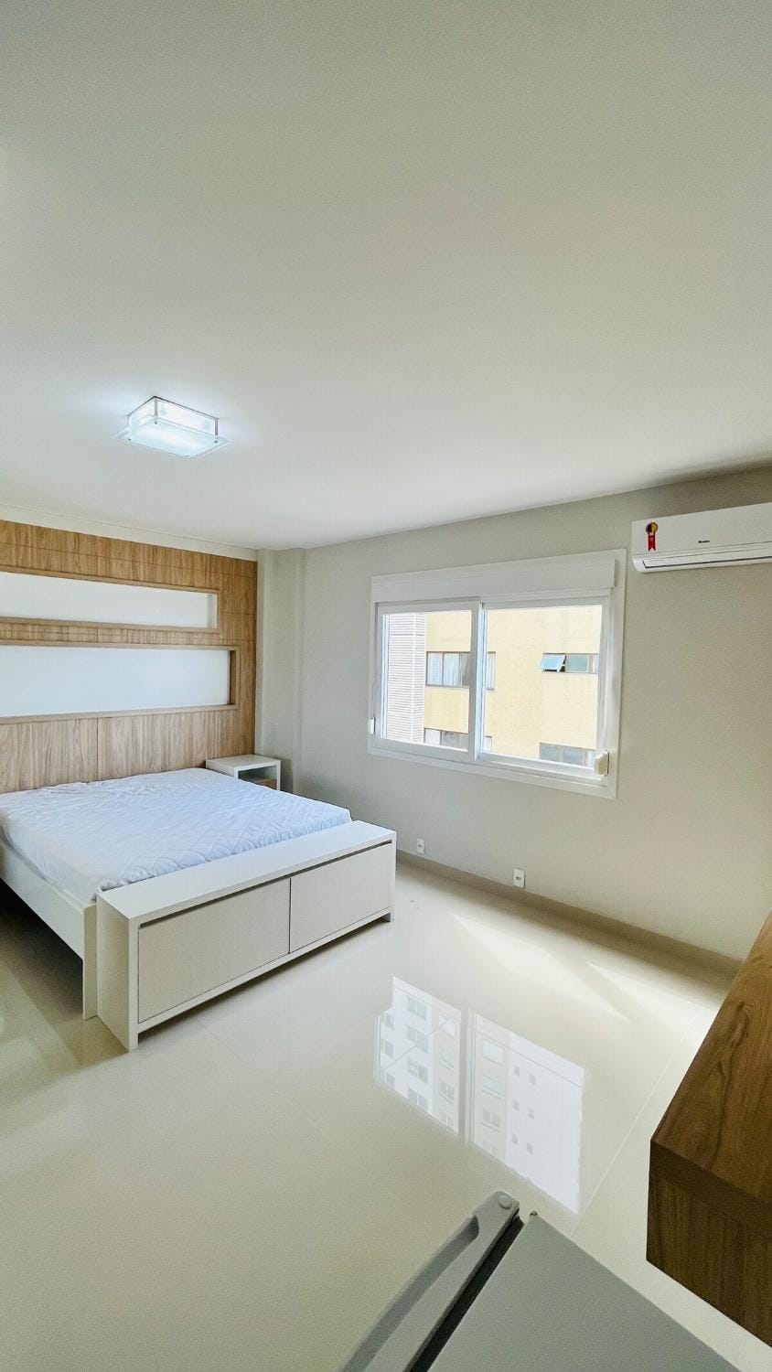 Bed, Photo of the whole room, Bedroom, air conditioner