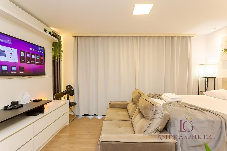 Communal lounge/ TV room, Bed, TV and multimedia, Living room, Photo of the whole room, Seating area, Evening entertainment, Bedroom, air conditioner