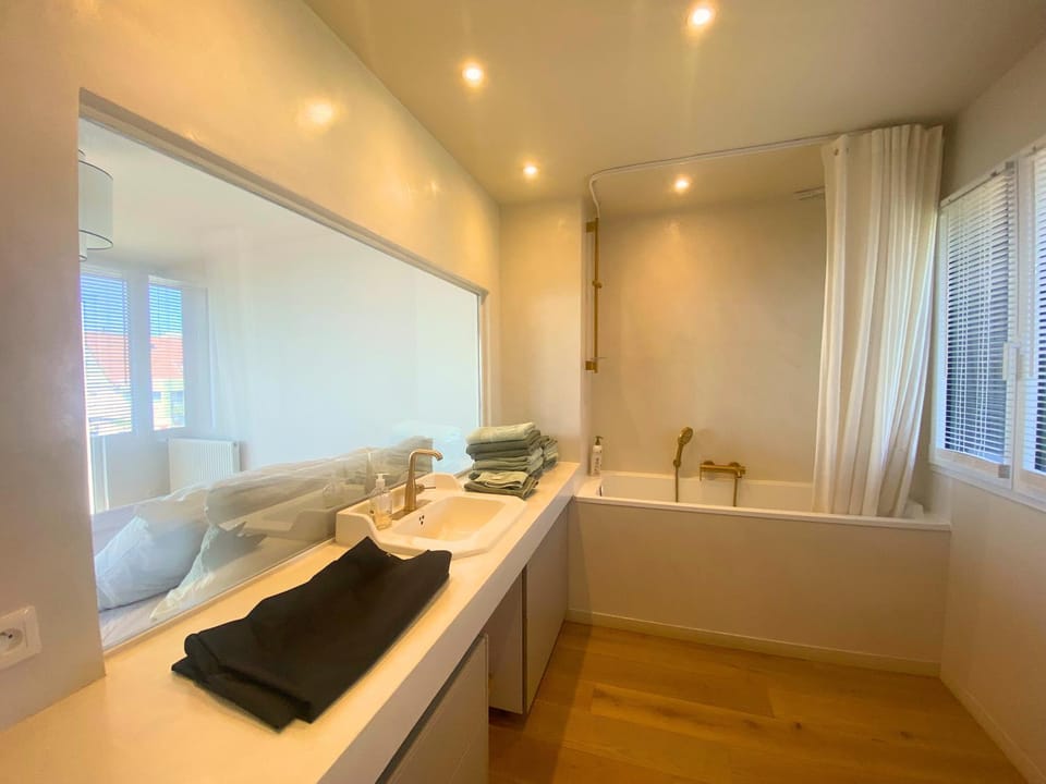 Shower, Bathroom, Sea view, Bath
