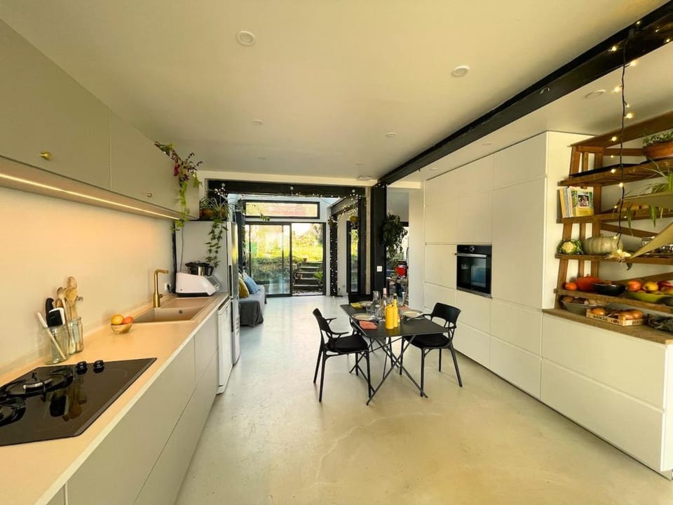 Dining area, Meals, Sunrise, furniture, internet, stove, washing machine, kitchen