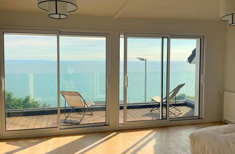 View (from property/room), Balcony/Terrace, Photo of the whole room, Bedroom, Garden view, Landmark view, Sea view, Quiet street view, internet