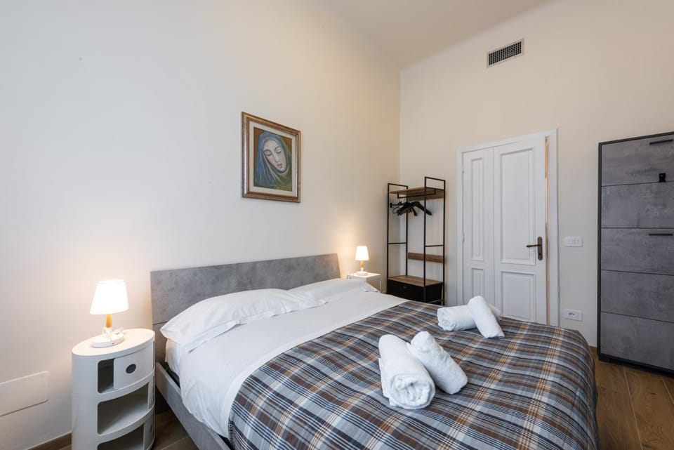 Bed, Photo of the whole room, wardrobe