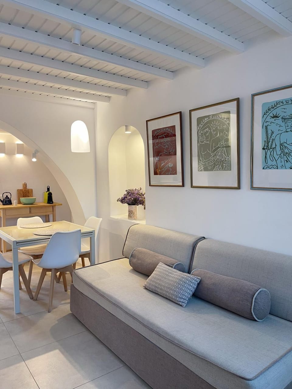 Living room, Seating area