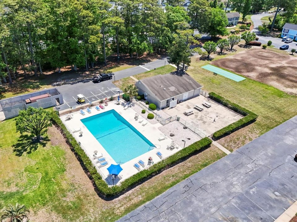 Coastal 2BR with Pool Pet Friendly 1 mile to Beach Apartment in North Myrtle Beach