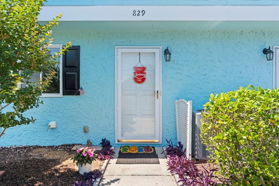 Coastal 2BR with Pool Pet Friendly 1 mile to Beach Apartment in North Myrtle Beach