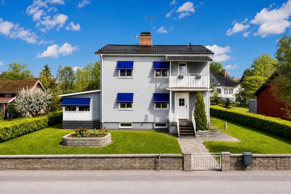 Property building, Day