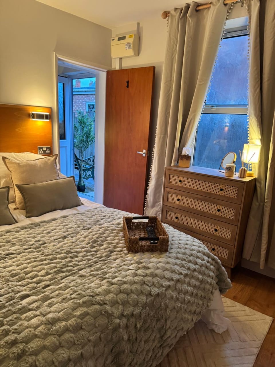 Bed, Beach, Bedroom, wardrobe
