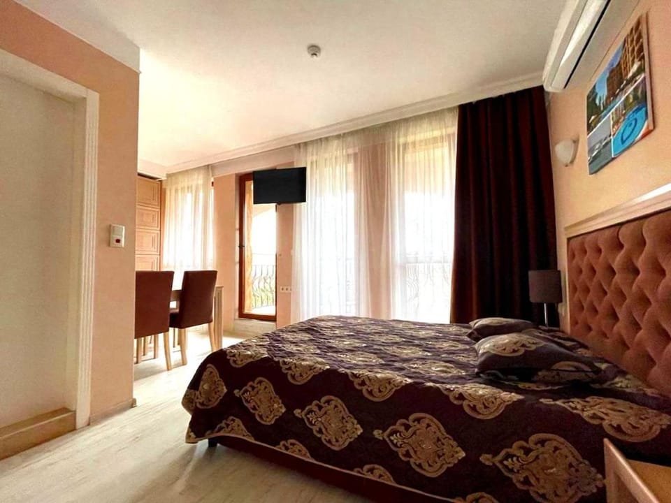Bedroom, bunk bed