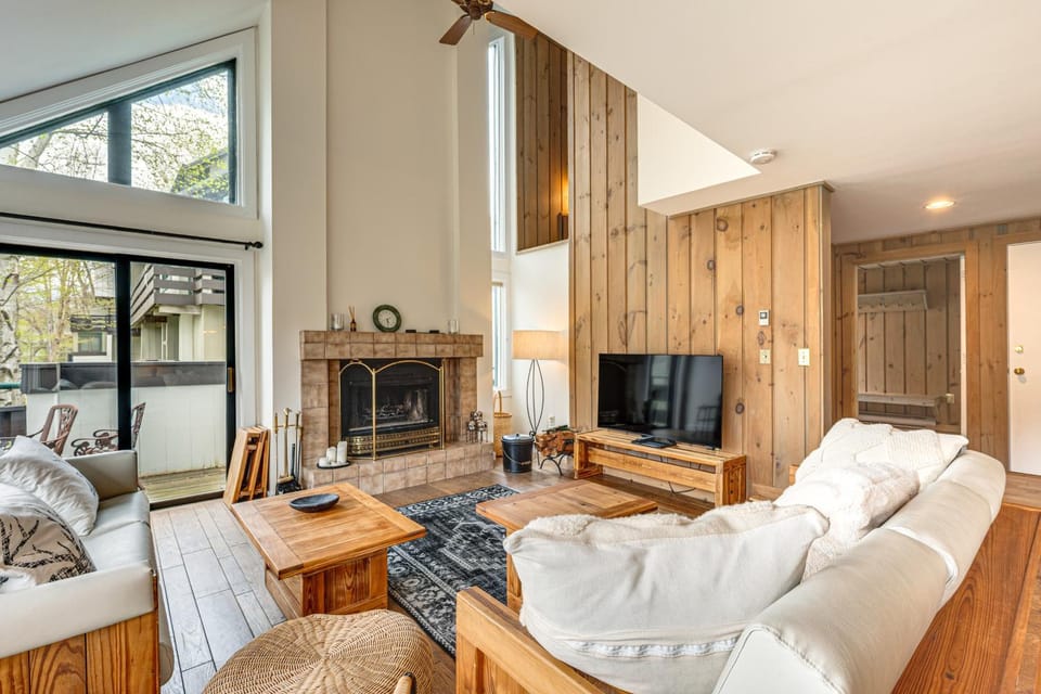 Hike, Explore & Unwind: All-Season Lincoln Retreat House in Lincoln
