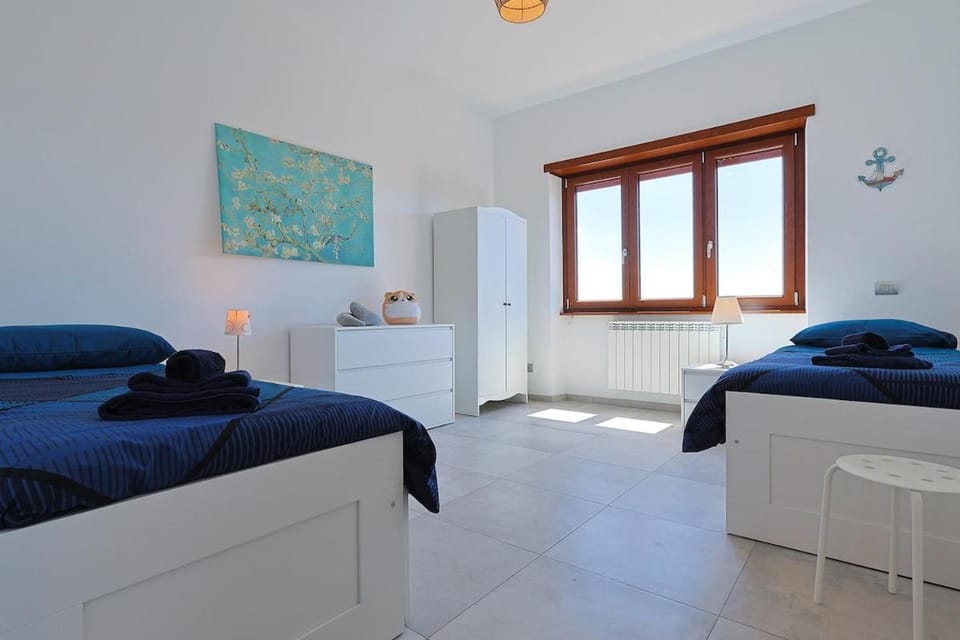 Bed, Photo of the whole room, Bedroom, wardrobe, air conditioner