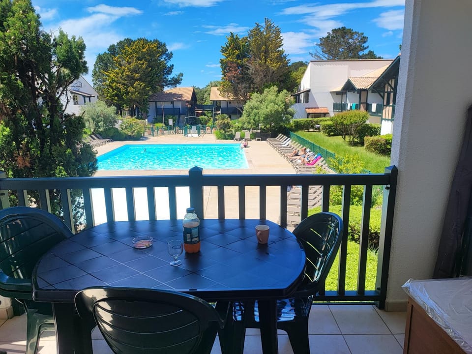 Studio dans résidence Pierre et Vacances avec vue sur piscine entre plage et golf Apartment in Moliets-et-Maa