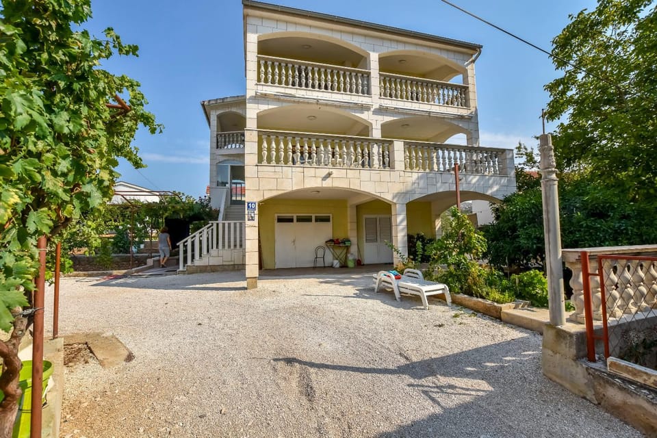 Property building, Patio, Facade/entrance, Day, Garden, View (from property/room), Balcony/Terrace, Garden view, Parking, sunbed