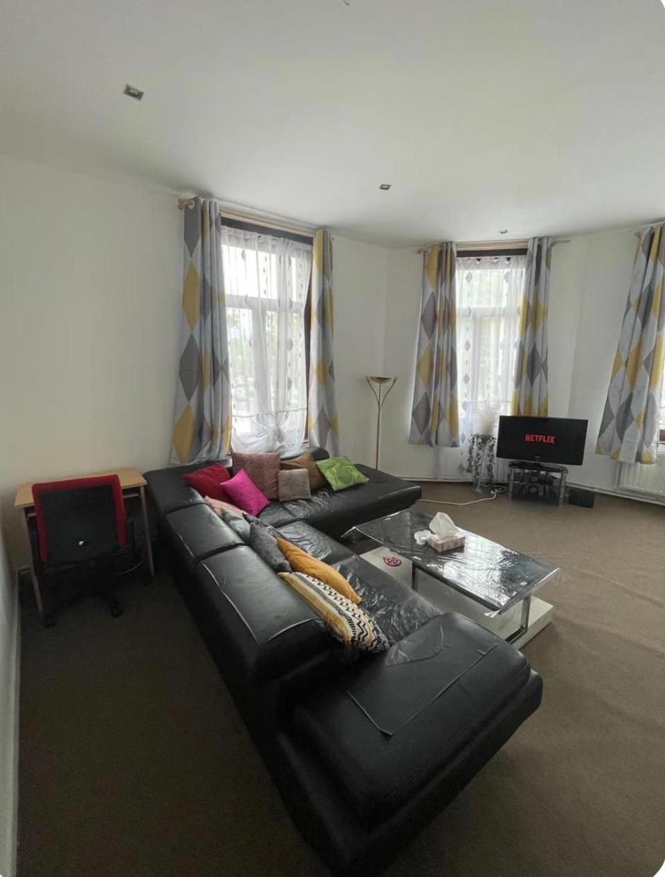 Communal lounge/ TV room, TV and multimedia, Living room