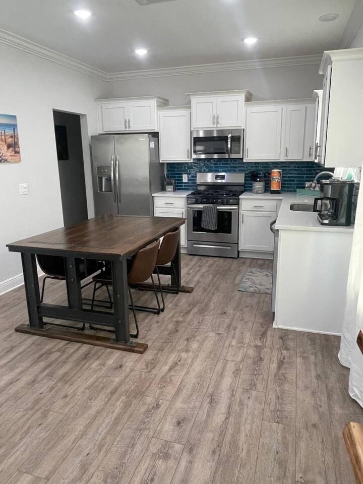 Kitchen or kitchenette, Dining area, dishwasher, oven