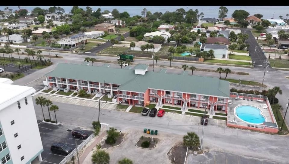 La Tortuga 1-min walk to beach Sleeps 5 Pool Apartment in Okaloosa Island