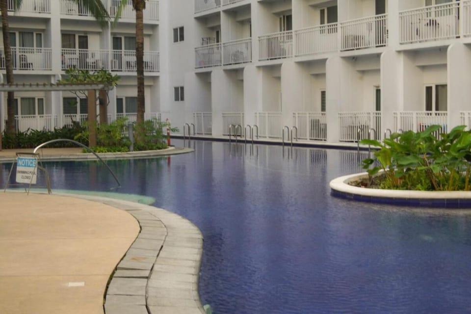 Cozy Bauhaus Space near MOA & Airport Shore Apartment in Pasay