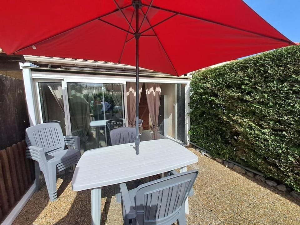 Coquet pavillon au calme piscine House in Gruissan