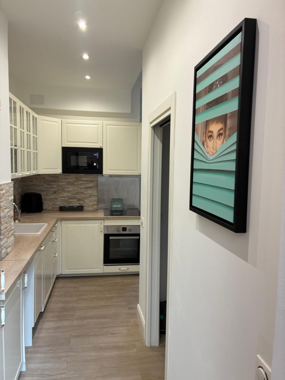 Quaint renovated apartment in the heart of town Apartment in Antibes