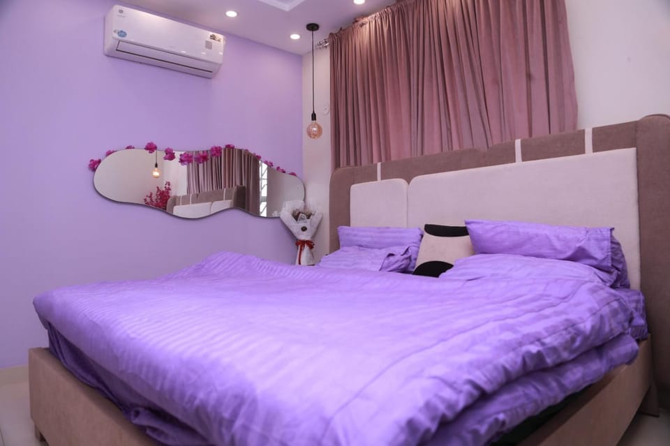 Bed, air conditioner