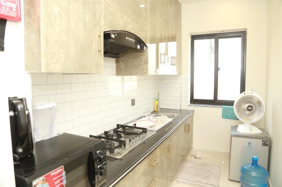 Kitchen or kitchenette, dishwasher, microwave, pet friendly, toaster, wardrobe