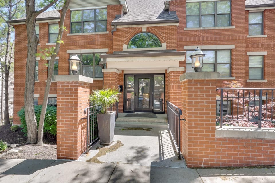 Walkable Pet-Friendly Monthly Stay in Quality Hill House in Kansas City