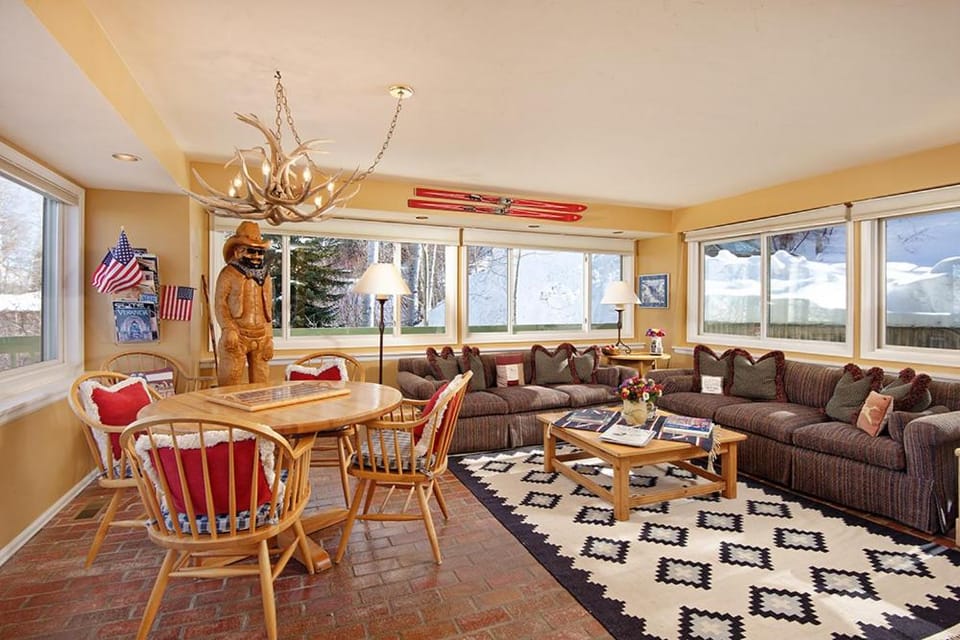 921 by SkyRun Aspen House in Snowmass Village