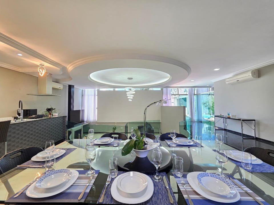 House in a great location for up to 8 people in an upscale area House in Foz do Iguaçu
