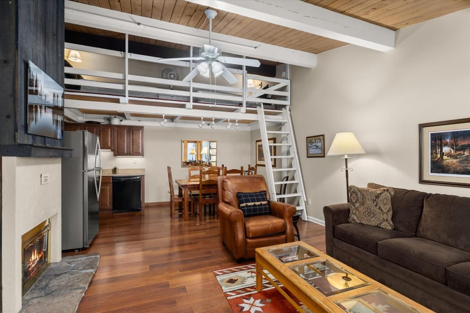 Cozy Snowmass Village 2-Bedroom, AC & Ski Access by SkyRun Aspen Apartment in Snowmass Village