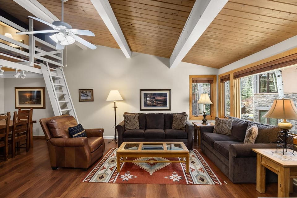 Cozy Snowmass Village 2-Bedroom, AC & Ski Access by SkyRun Aspen Apartment in Snowmass Village