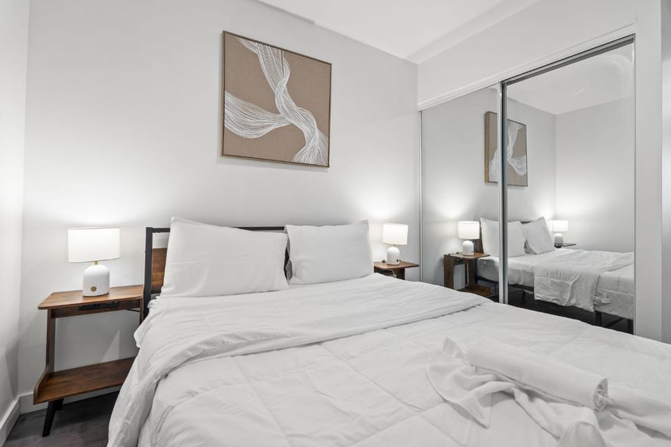Modern Griffintown Escape 2 Bedrooms Apartment in Montreal