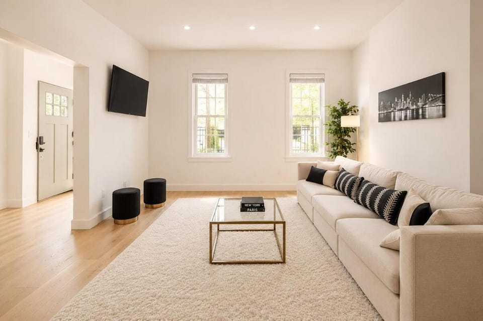 15 min to NYC, Spacious & Private 3BR Home House in Jersey City