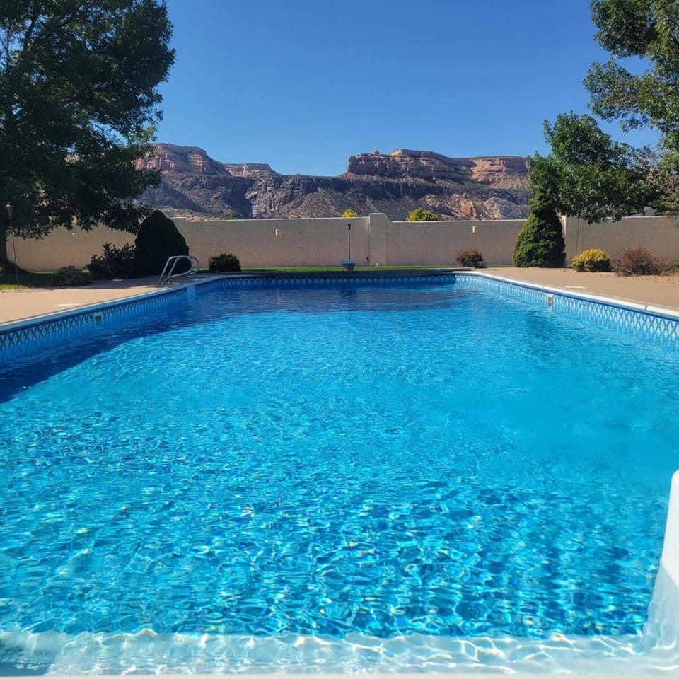 Monument Resort House in Grand Junction
