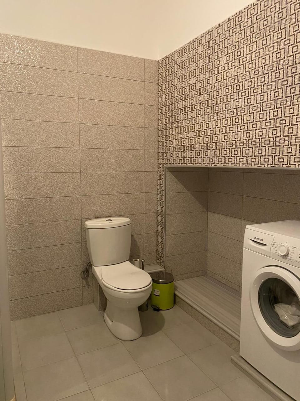 Bathroom, washing machine